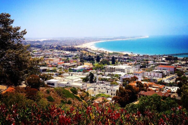 View of the bay in Ventura. Author: Greekmatthew. This file is licensed under the Creative Commons Attribution-Share Alike 4.0 International license.
